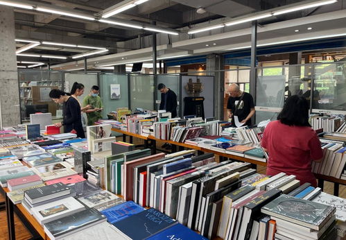 图书馆举办外文图书荐购展
