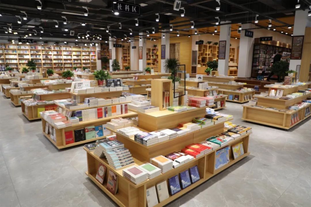 许昌复合文化新地标:建安区新华书店,在闹市中看世界!