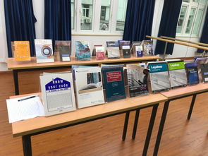 法学院举办外文原版图书展